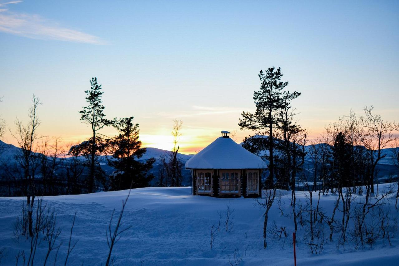 Hotel Basecamp Nord - Indoor Camping Moen i Målselv Exterior foto